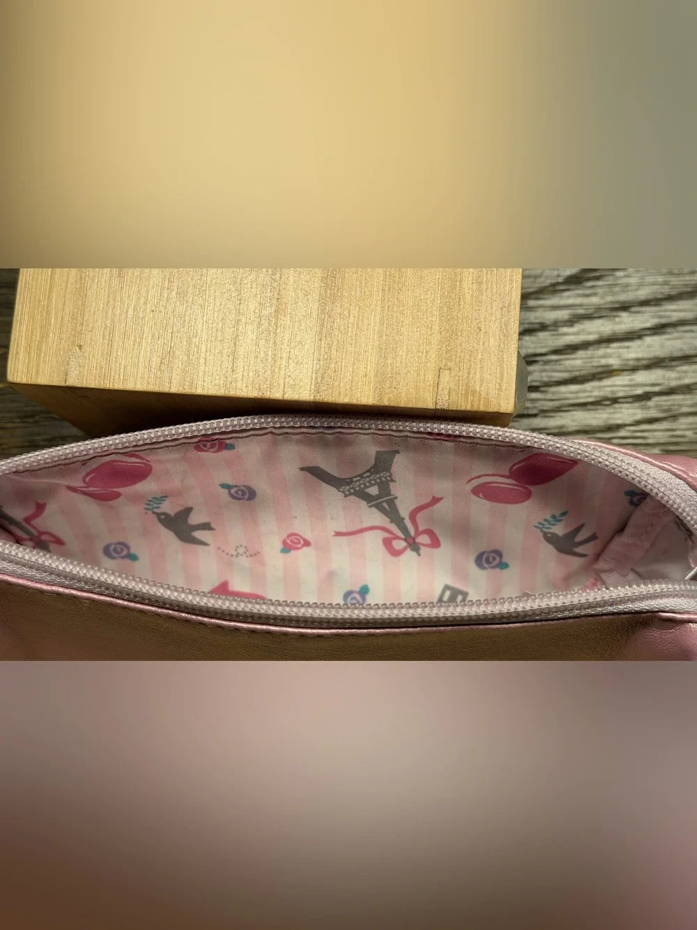 Hello Kitty metallic bow inside